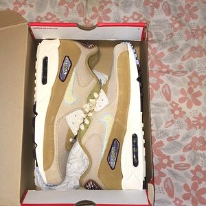 Fresh pair of Nike shoes never wore ,brand new..